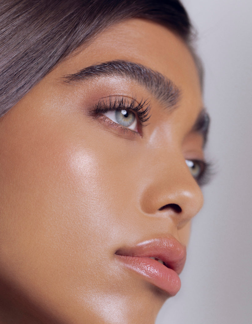 model with laminated brows